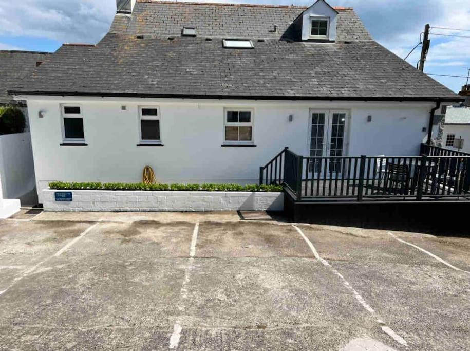 Luxury Modern In With Parking Apartment Marazion