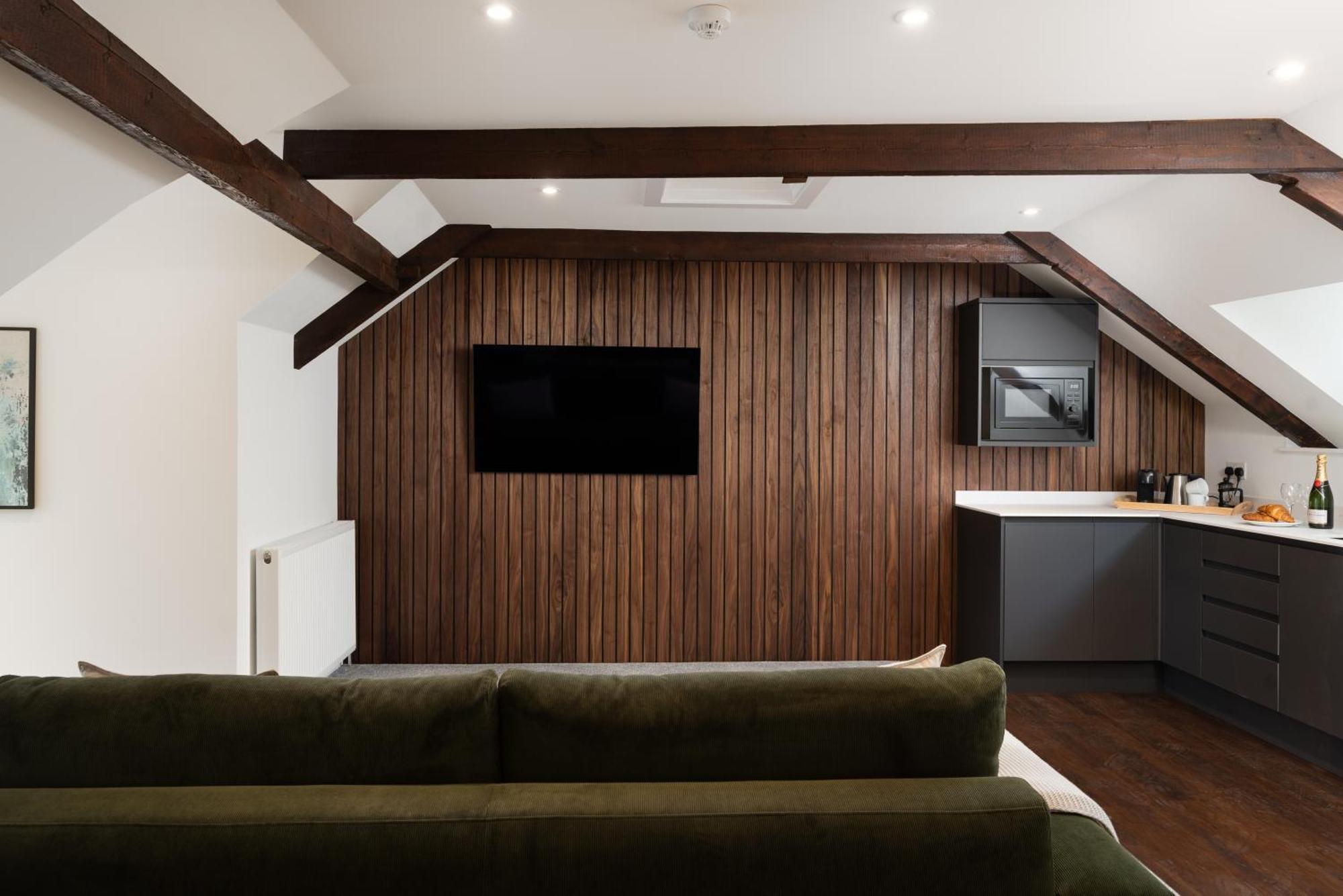 Apartment Luxury Modern In With Parking *
