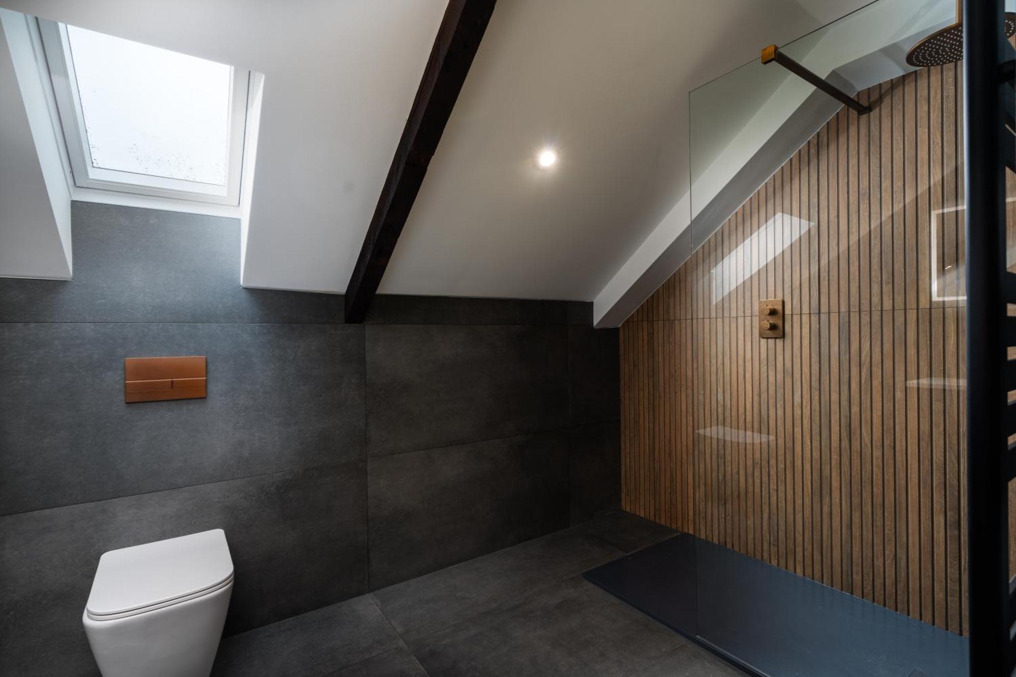 Luxury Modern In With Parking *